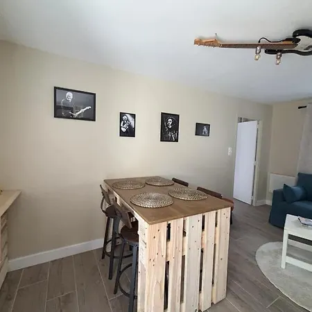 Apartament Aux 12 Instants, Imagine Ledergues