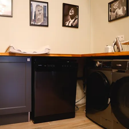 Aux 12 Instants, Imagine Apartman