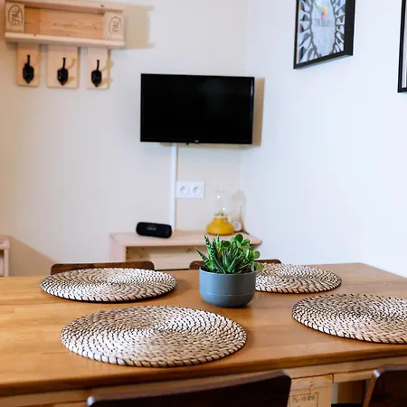 Apartman Aux 12 Instants, Imagine *